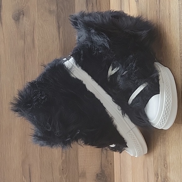 Converse high top Brand new in the box. - Picture 2 of 13